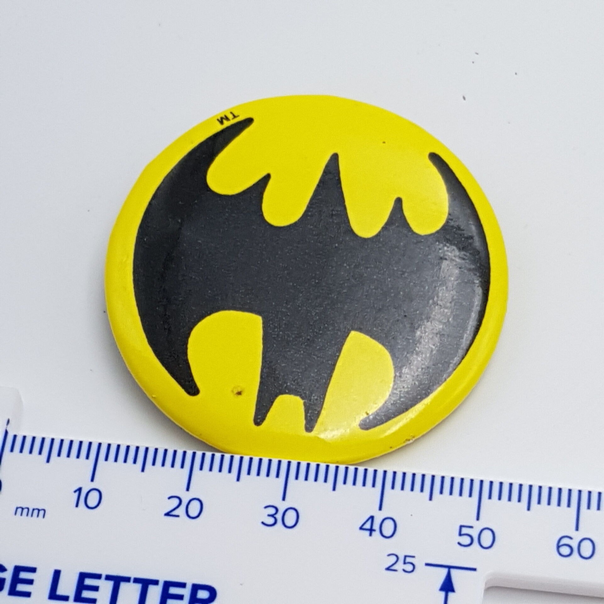 Vintage Batman Bat Logo Badge [VG] Yellow & Black 45mm (DC Comics)