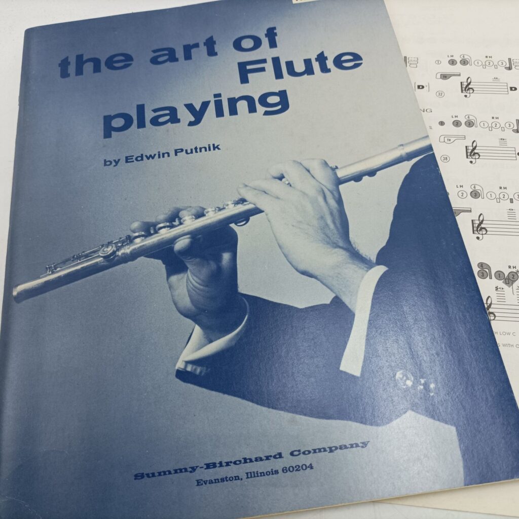 The Art of Flute Playing by Edwin Putnik (1973) Revised Ed. Paperback [G+] Fingering Chart | Image 2